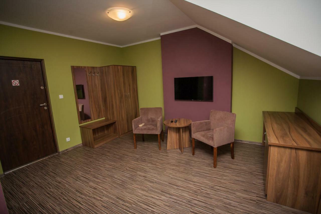 Quatro Osrodek Jezdziecki - Gospodarstwo Agroturystyczne Pobiedziska Exterior photo